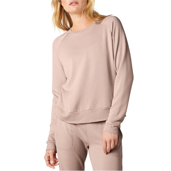 Beyond Yoga Raglan Crew Fleece Pullover in Chai - Picture 3 of 14